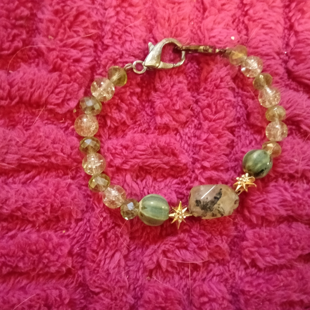 Elegant Green and Gold Beaded Bracelet - Picture 1 of 1